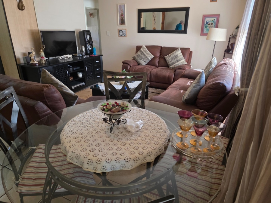2 Bedroom Property for Sale in Langenhovenpark Free State